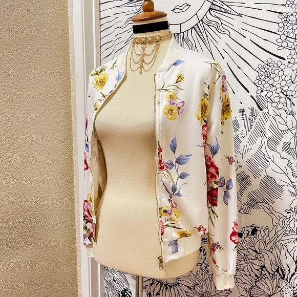 π Beautiful floral jacket - Picture 5 of 11